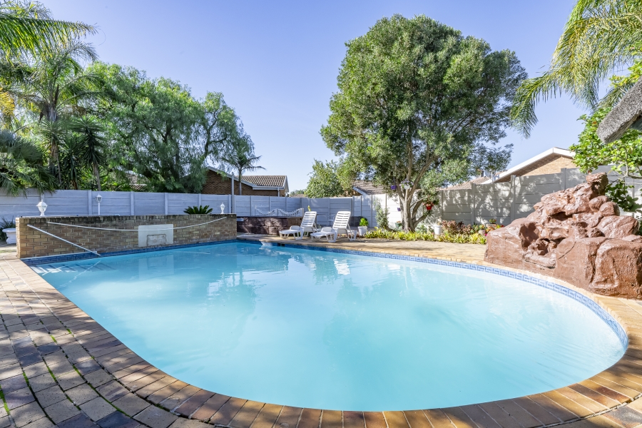 8 Bedroom Property for Sale in Brackenfell South Western Cape